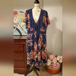 Torrid Women Navy Blue Floral Short Sleeve V Neck, Hidden Pockets, Size 3